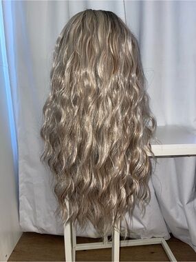 Beige Blonde Long Wavy Lace Front Wig NWT Soft Natural Waves 29 inches #T
